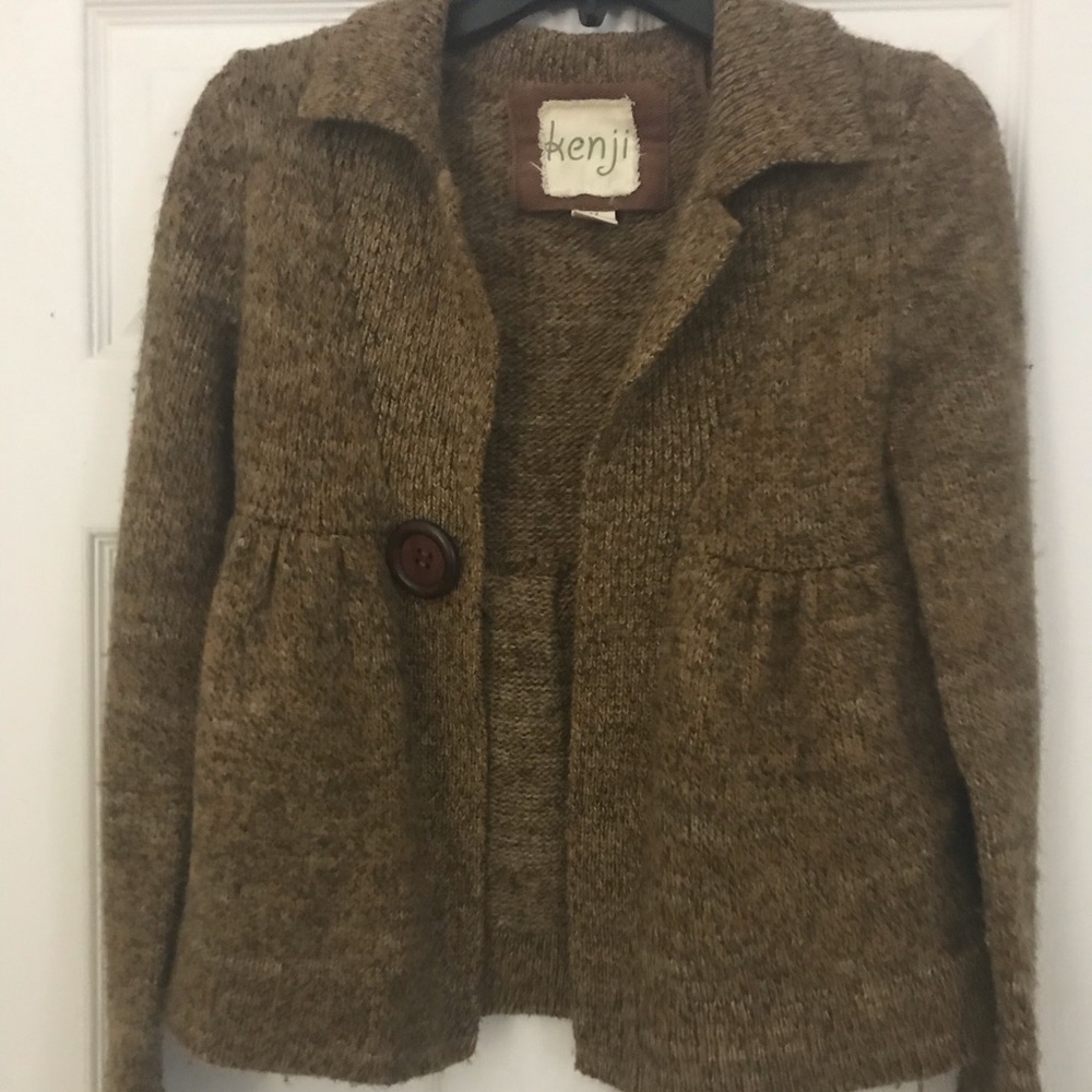 Kenji Sweater with cute decorative buttons. Size M but it fits like a Small.